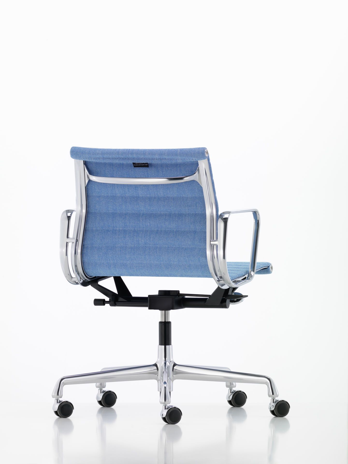Eames ea 118 sales